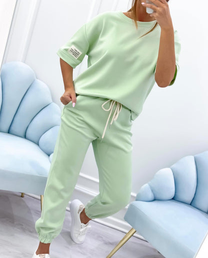 Sarah | Cozy & Vibrant Two-Piece Outfit
